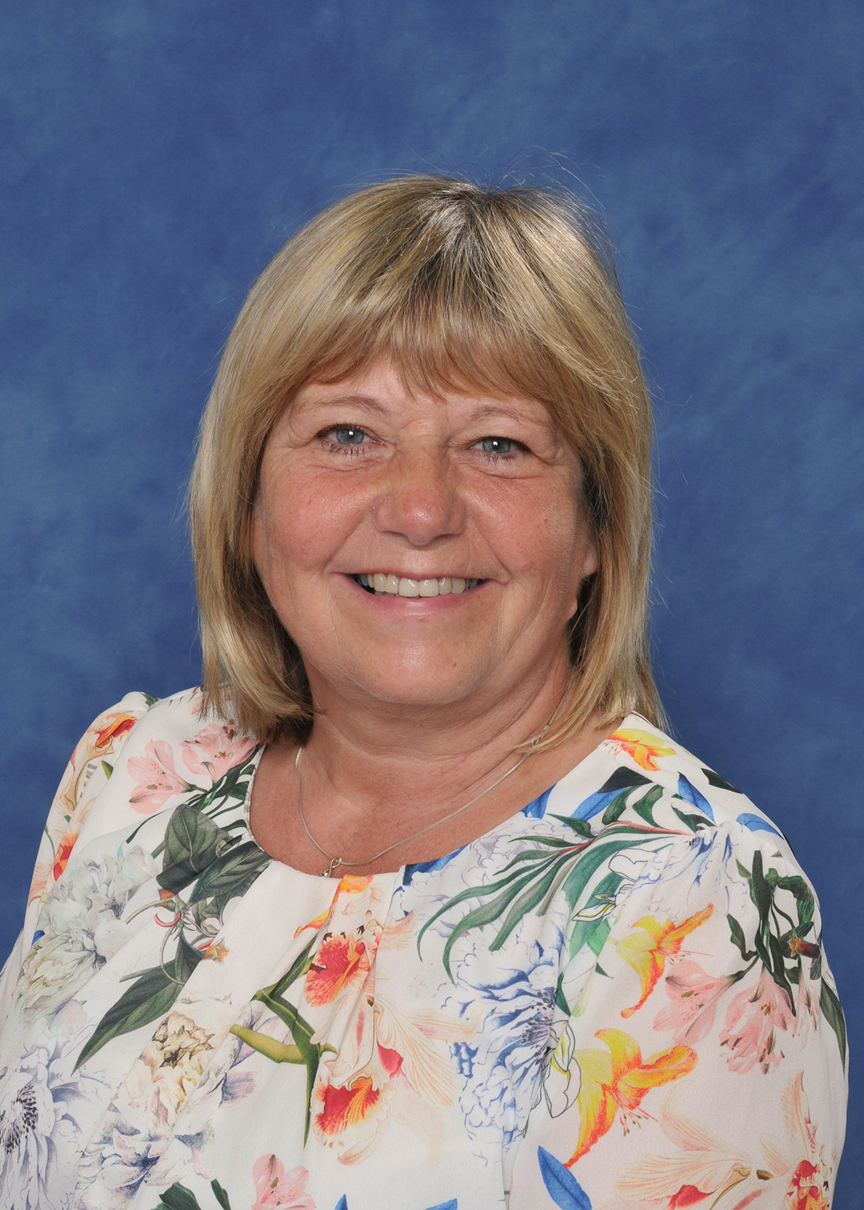 Mrs Lesley Kirk