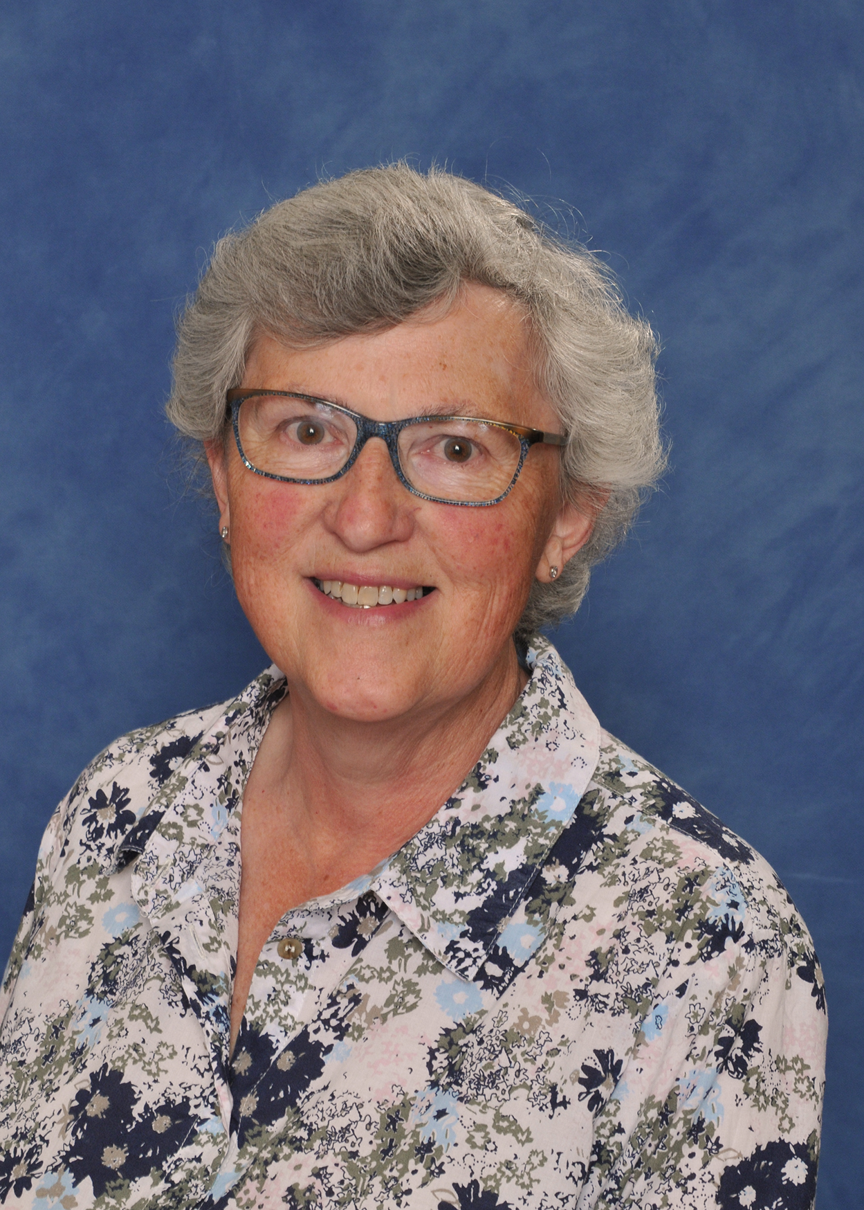 Mrs Trish Davies